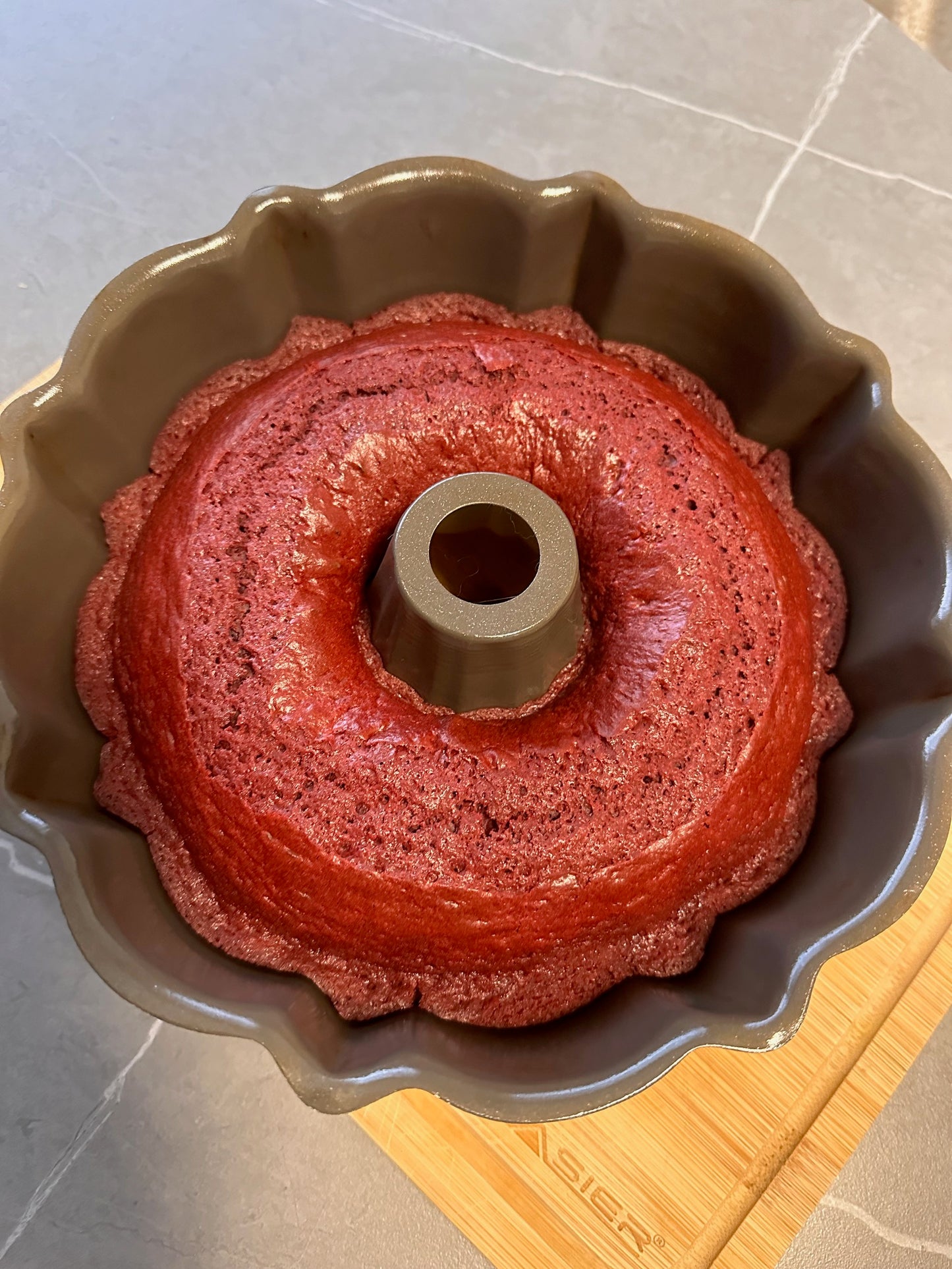 Bussin Bundt Cake, Traditional Mold