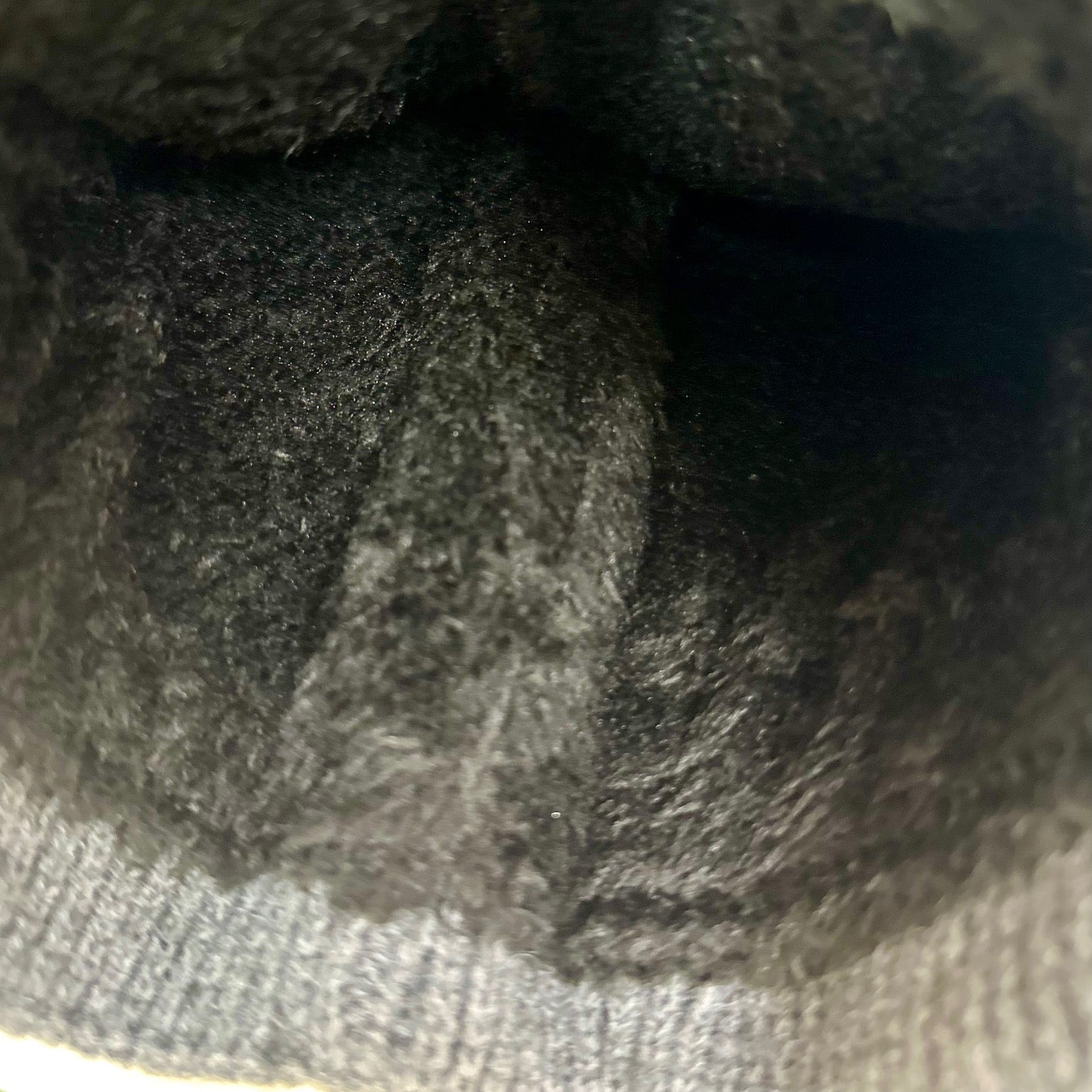 Quinn Silver Crest Wave Pom Beanie